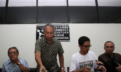 Bambang Widodo Umar, Tamrin Amal Tamagola, Febri Diansyah, dan Asep Iwan Iriawan memberikan pernyataan sikap terkait pembocoran informasi Sprindik Anas, Jakarta, Ahad (31/3).