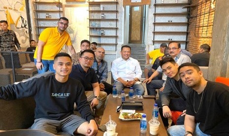 Bamsoet saat membuka Kafe Lekker Djakarta milik putera keduanya Dimaz Nizar Soesatyo, di Jakarta, Sabtu (29/2). Bamsoet menilai potensi pengembangan UMKM sektor kuliner sangat besar 