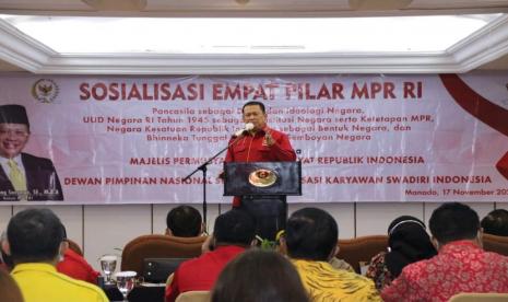 Bamsoet saat Sosialisasi Empat Pilar MPR RI dengan Dewan Pimpinan Nasional Sentral Organisasi Karyawan Swadiri Indonesia ( Depinas SOKSI) di Manado, Selasa (17/11). Bamsoet menyebut Kebhinekaan kunci NKRI