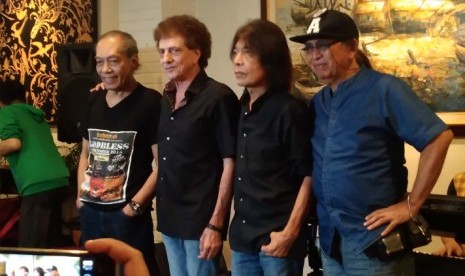 Band legendaris God Bless menggelar buka puasa bersama sekaligus syukuran atas dimulainya proses produksi rekaman album ketujuh mereka di Resto Kampoeng Bangka, Jakarta, Kamis (30/6).