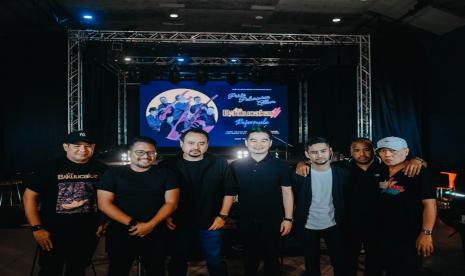 Band pendamping penampilan mendiang musisi Glenn Fredly selama hidupnya, The Bakuucakar, merilis album perdana bertajuk Reformula. 