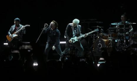 Band rock asal Irlandia, U2, tampil di Altice Arena, Lisbon, Portugal, 16 September 2018. U2 akan tampil di Grammys 2024.