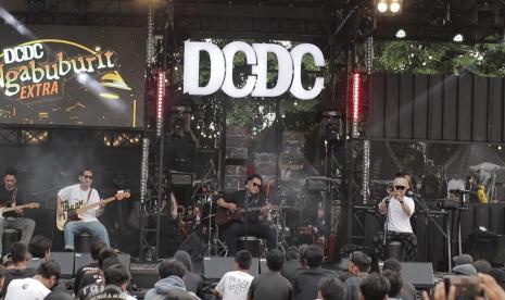 Band Rosemary ketika manggung di edisi DCDC kota sebelummya