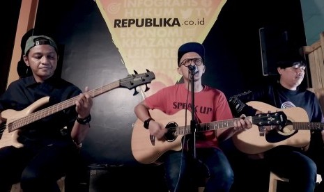 Band Speak Up, minus Ronal (Drum) di program Republikustik, Republika TV