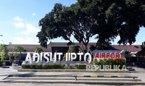 Bandar Udara Internasional Adisutjipto.