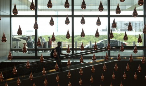 Bandara Changi Singapura selalu berupaya menarik minat traveler, sebelumnya pameran 'Kinetic Rain' terbesar pernah diperlihatkan di sini.