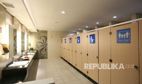 Toilet bandara (ilustrasi). Sebanyak empat unit toilet portabel disiapkan oleh Bandara Internasional Juanda Surabaya di Sidoarjo, Jawa Timur, untuk melayani kebutuhan jamaah calon haji (calhaj).