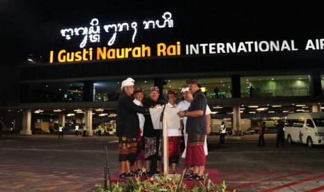 Bandara Internasional I Gusti Ngurah Rai resmi menambahkan aksara Bali melalui pemasangan signage di sejumlah area.  PT PP menjadi kontraktor untuk perluasan apron Bandara Ngurah Rai dengan nilai kontrak Rp 1,36 triliun.