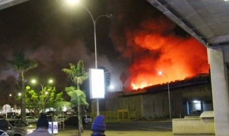 Bandara Jomo Kenyatta yang terbakar.