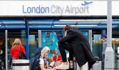 Bandara London City di Inggris. Inggris akan mempermudah akses izin masuk bagi pengungsi Ukraina. 