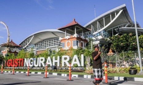 Bandara Ngurah Rai, pintu wisatawan masuk ke Bali menggunakan pesawat.