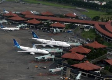  Bandara Soekarno-Hatta di Cengkareng, Provinsi Banten.