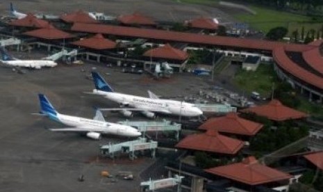  Bandara Soekarno-Hatta di Cengkareng, Provinsi Banten.