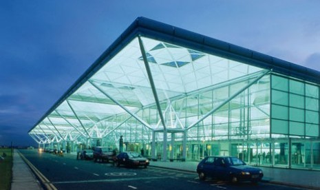 Bandara Stansted di London.