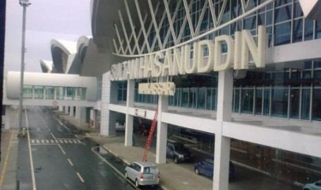 Bandara Sultan Hasanuddin. Penerbangan di Bandara Internasional Sultan Hasanuddin Makassar, Sulawesi Selatan, turun 1,45 persen pada periode Desember 2021.