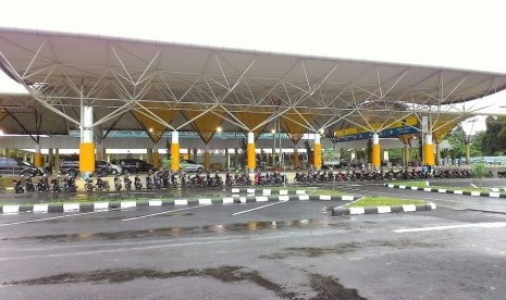 Bandara Sultan Thaha Jambi. Bandara Sultan Thaha Jambi memberikan fasilitas berupa ruang promosi bagi pelaku usaha Mikro Kecil dan Menengah (UMKM) di Provinsi Jambi untuk mengambil peran dalam pengembangan pariwisata didaerah tersebut.