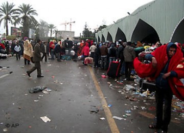 Bandara internasional Tripoli diserbu warga asing yang akan meninggalkan Libya