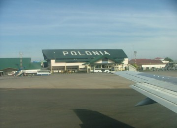 Bandara Polonia