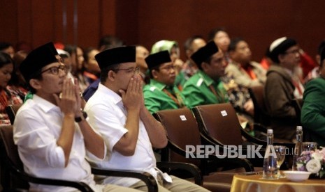 Bangku kosong terlihat di barisan depan disamping pasangan calon gubernur dan wakil gubernur DKI Jakarta Anies Rasyid Baswedan-Sandiaga Salahudin Uno (Anies-Sandi) pada rapat pleno terbuka penetapan peserta pemilihan dan launching pemilihan gubernur dan wakil gubernur DKI Jakarta,