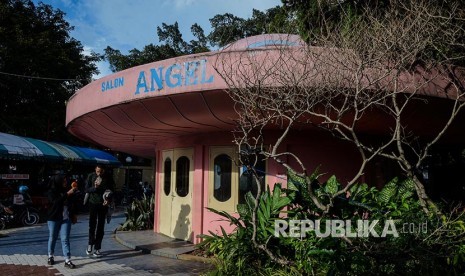 Bogor Tunda Pagari Lokasi Alun-Alun. Bangunan berbentuk topi di Taman Ade Irma Suryani Nasution Bogor yang dikenal dengan Taman Topi. 