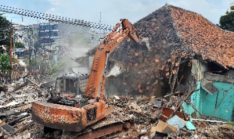 Bangunan di lahan milik PT KAI di Jalan Garuda, Kemayoran, Jakarta Pusat, Senin (9/3).