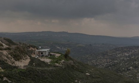 Bangunan rumah yang terisolasi di Havat Gilad di dekat Nablus ini merupakan salah satu pemukiman bekas warga Palestina di kawasan Tepi Barat yang diklankan di situs penyewaan tempat tinggal Airbnb.