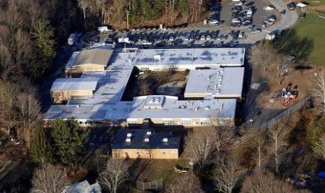 Bangunan Sekolah Dasar Sandy Hook, Newtown,Connecticut, terlihat dari atas.