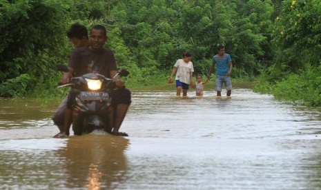 Banjir akibat curah hujan tinggi.