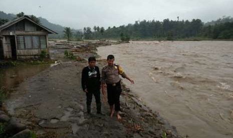 Banjir akibat hujan deras membuat sejumlah sungai meluap di Kabupaten 50 Kota. Foto banjir (ilustrasi)