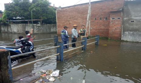 Banjir bandang yang menerjang Lombok Barat, Nusa Tenggara Barat (NTB). Sebanyak 235 hektare lahan pertanian di Lombok Tengah, NTB rusak karena banjir.