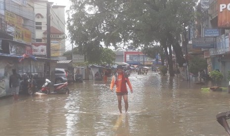 Banjir di Kabupaten Bandung, tepatnya di Baleendah, Bojongsoang dan Dayeuhkolot semakin meluas, Kamis (7/3). Akibat hujan deras yang terjadi, Rabu (6/3) siang.