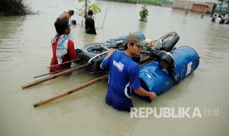 Banjir di Karawang, Jawa Barat. (Republika/Edi Yusuf)