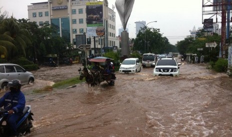 Banjir di kawasan Kelapa Gading, Jakarta Utara, Jumat (22/1)