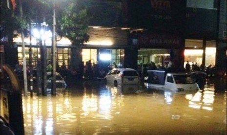 Banjir di kawasan Kemang, Jakarta Selatan.