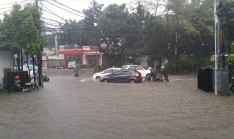 Banjir di Kemang, Selasa (4/10).