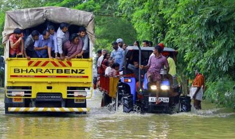 Banjir di Kerala, India, Jumat (17/8).