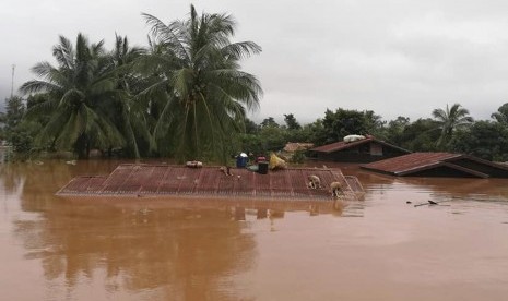 Banjir di Laos yang disebabkan ambrolnya bendungan Xenamnoy