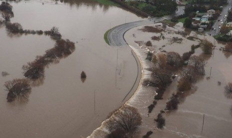 Banjir di Sungai North Esk di Johnstons Road, Norwood, di Launceston, Tasmania, Australia.