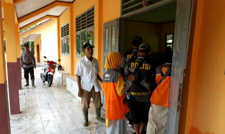 Banjir Jember. Rumah Zakat Action menurunkan tim membantu korban banjir di Jember.