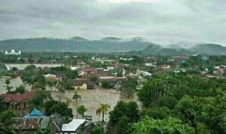 Banjir landa Kota Bima, Jumat (23/12).