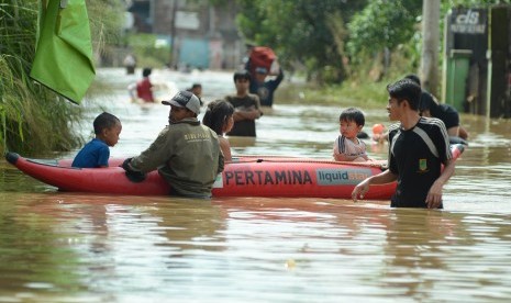 Warga korban bencana banjir di Jawa Barat. 