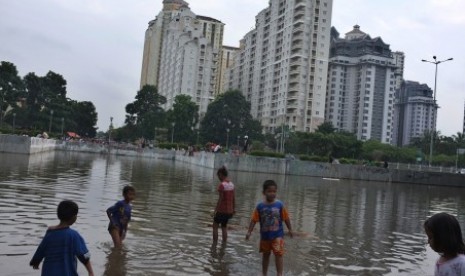 Banjir masih menggenangi sejumlah kawasan di ibu kota, Ahad (20/1).