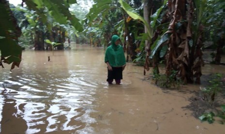 Banjir melanda dua titik di Desa Sukahurip, Kecamatan Pamarican, Kabupaten Ciamis, Senin (29/4).