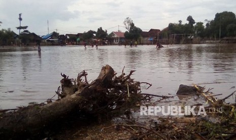 Banjir melanda Kecamatan Bolo, Kabupaten Bima, NTB pada Senin (5/3).