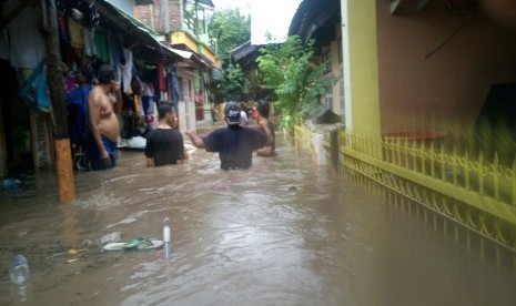 Banjir melanda permukiman di Kabupaten Sumbawa.