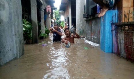 Banjir melanda pemukiman sepanjang alur Sungai Brang Biji seperti Kelurahan Brang Bara, Samapuin, Brangbiji, di Kabupaten Sumbawa pada Kamis (9/2).