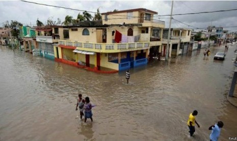 Banjir menggenangi kota-kota di Haiti setelah Badai Matthew berlalu.