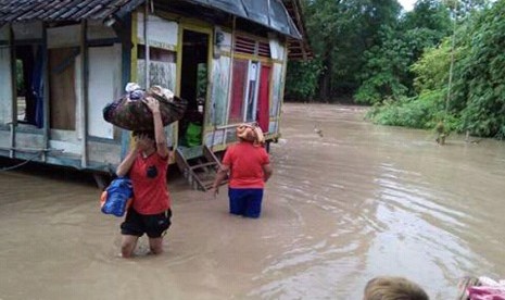 Banjir kembali melanda Bima (ilustrasi).