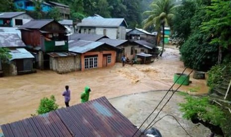 Banjir yang menerjang kota Ambon.