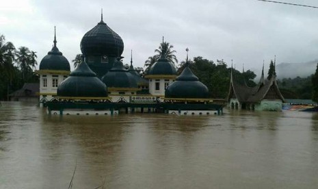 Banjir yang terjadi di Kabupaten 50 Kota, Sumatra Barat, Jumat (3/3).